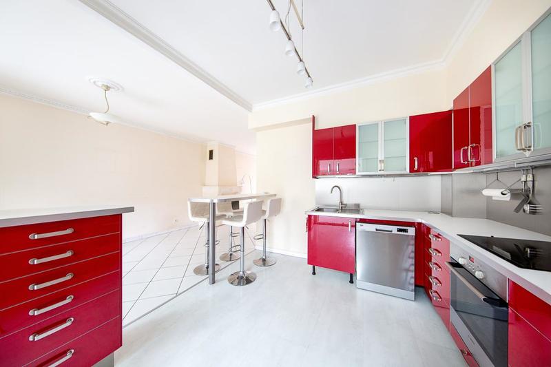 Maison - 180 m² - 7 pièces