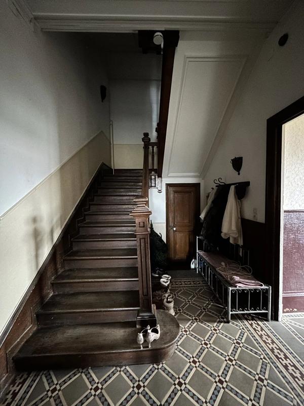 Maison - 240 m² - 6 pièces