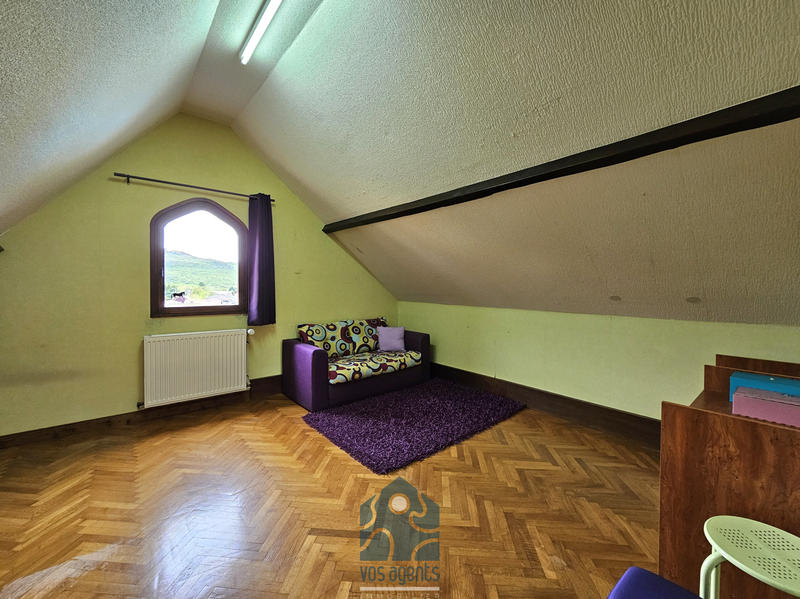 Maison - 218 m² - 7 pièces