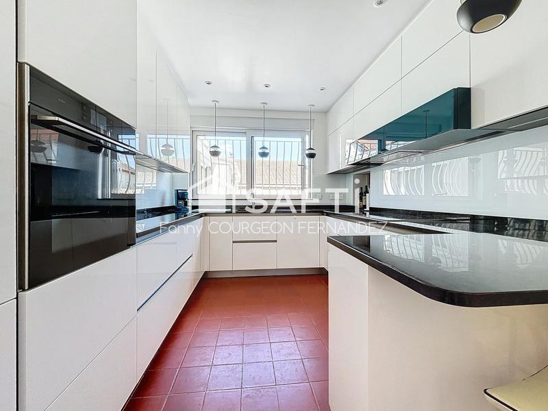 Maison - 187 m² - 8 pièces