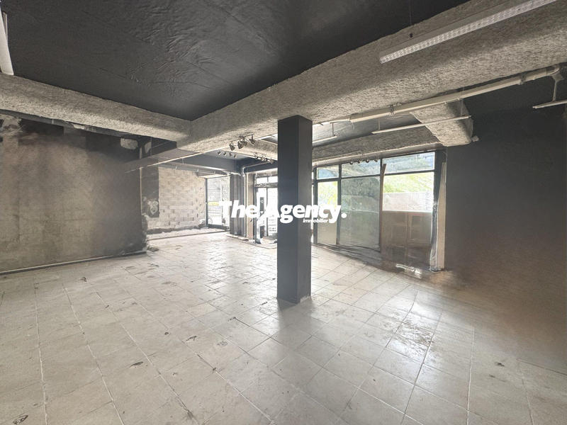 Local commercial - 296 m²