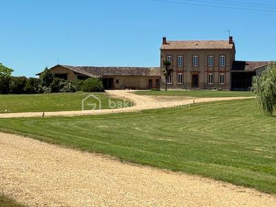 Demeure - 470 m² - 7 pièces