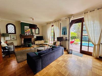 Maison - 205 m² - 7 pièces