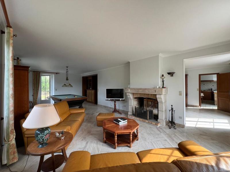 Maison - 233 m² - 7 pièces