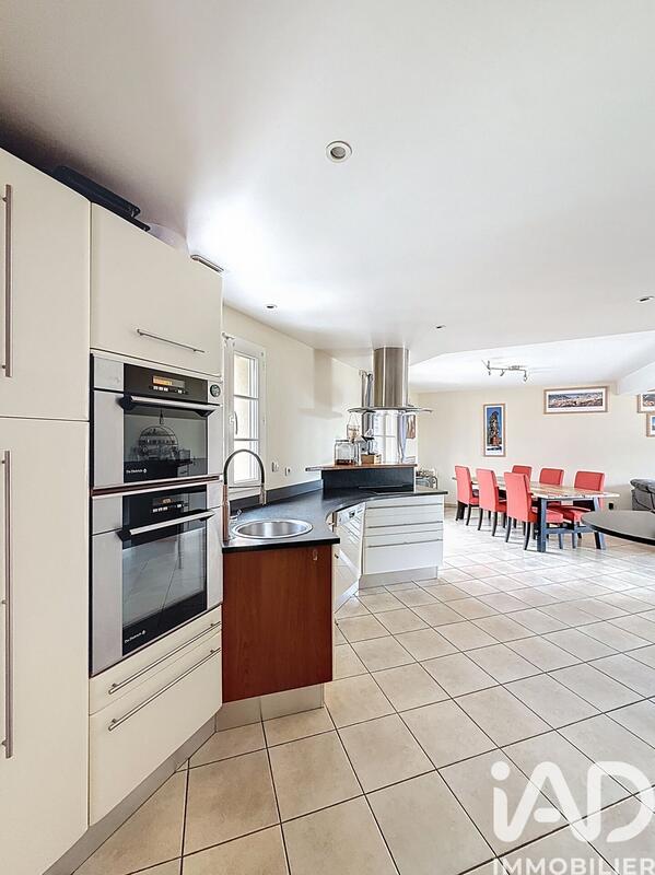 Maison - 193 m² - 7 pièces