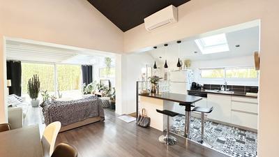 Villa - 222 m² - 10 pièces