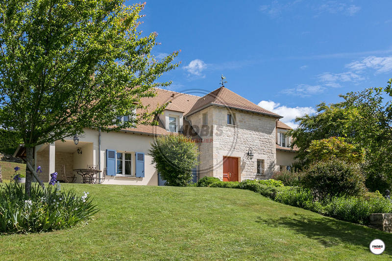 Maison - 236 m² - 9 pièces