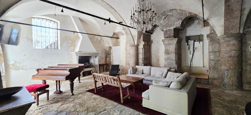 Maison - 237 m² - 6 pièces