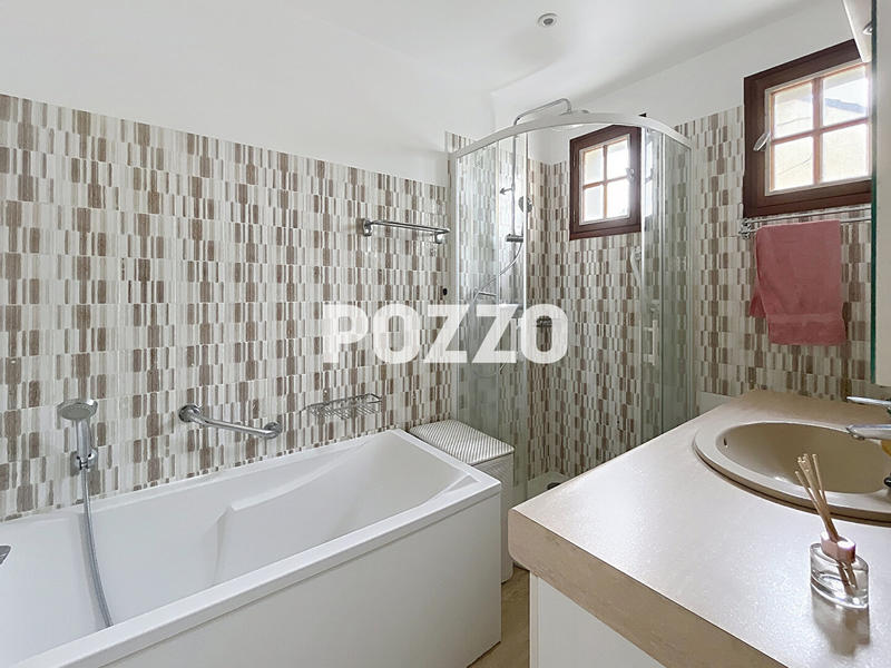 Maison - 159 m² - 7 pièces