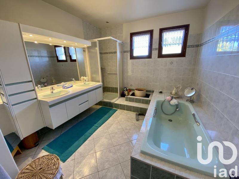 Maison - 302 m² - 9 pièces