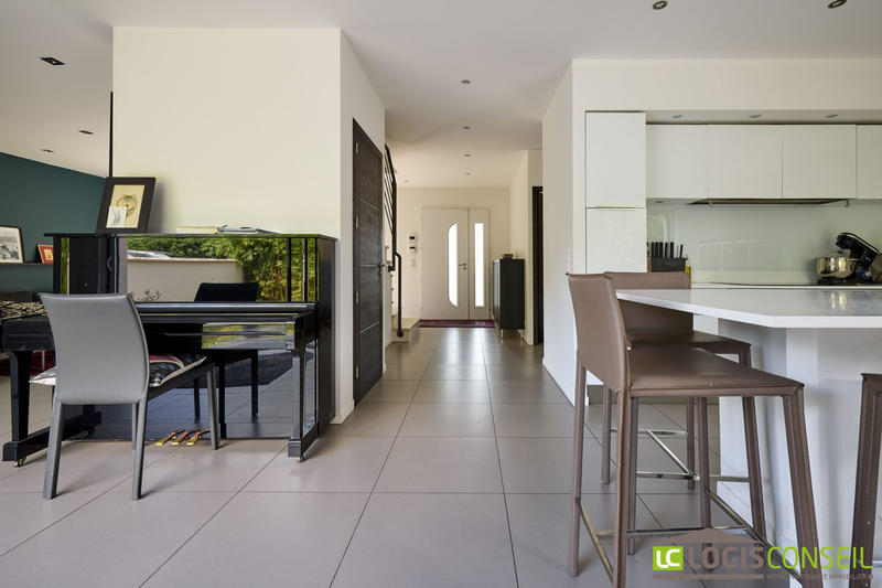 Maison contemporaine - 216 m² - 8 pièces