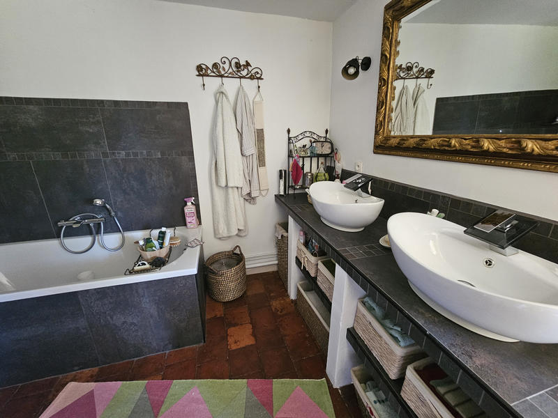 Maison - 220 m² - 6 pièces