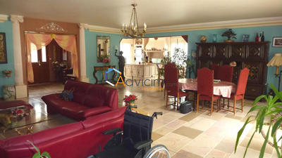 Maison - 198 m² - 6 pièces