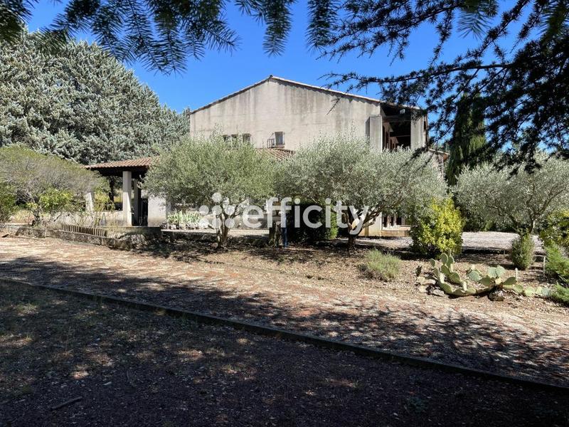 Maison - 258 m² - 9 pièces