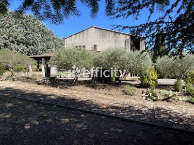 Maison - 258 m² - 9 pièces