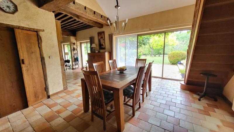 Maison - 305 m² - 10 pièces