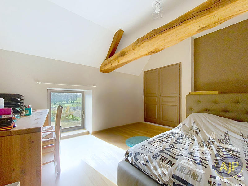 Maison - 215 m² - 8 pièces