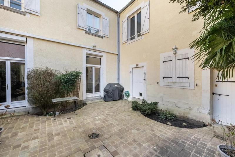 Maison - 201 m² - 6 pièces