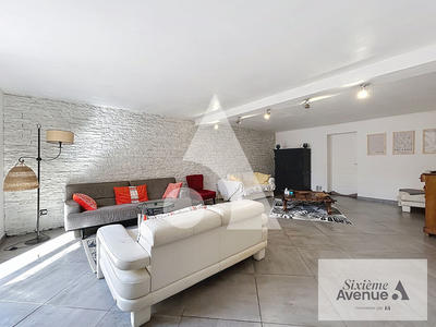 Maison - 215 m² - 6 pièces