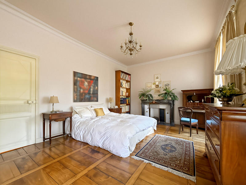 Maison - 320 m² - 12 pièces