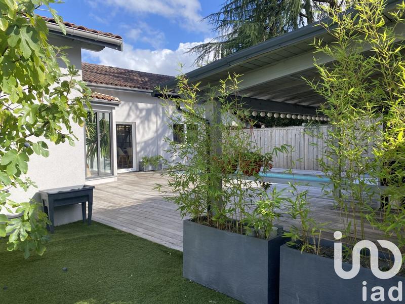 Maison - 210 m² - 7 pièces