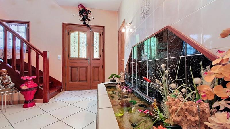 Maison - 313 m² - 9 pièces