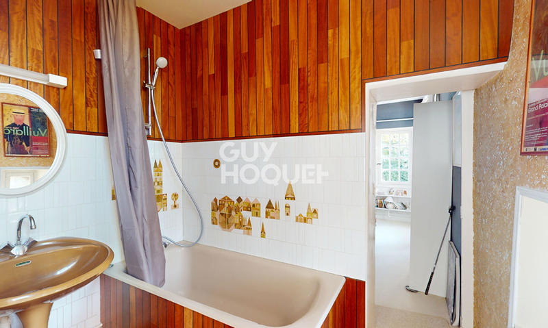 Maison - 251 m² - 12 pièces