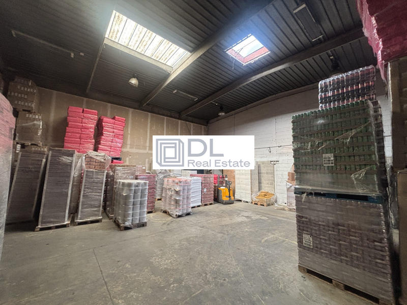 Entrepôt - 3 244 m²