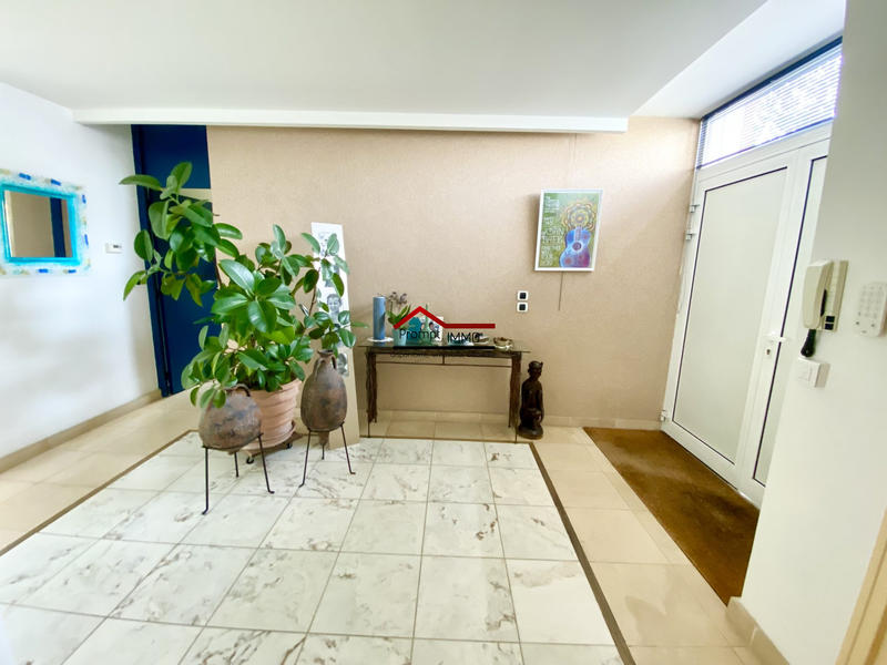 Villa - 250 m² - 6 pièces