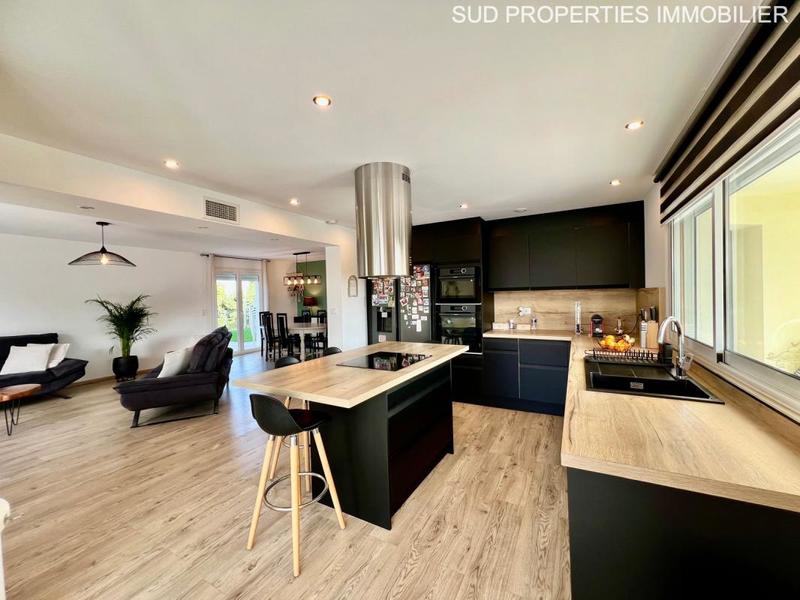 Propriété - 223 m² - 7 pièces