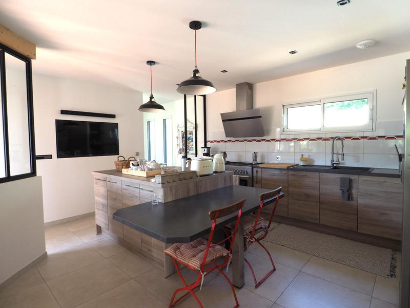 Maison - 232 m² - 8 pièces