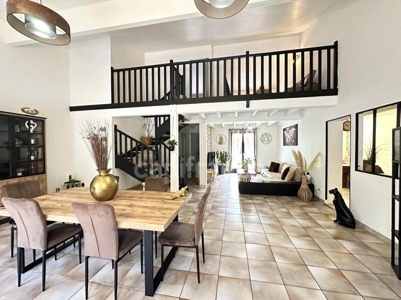 Maison - 180 m² - 5 pièces