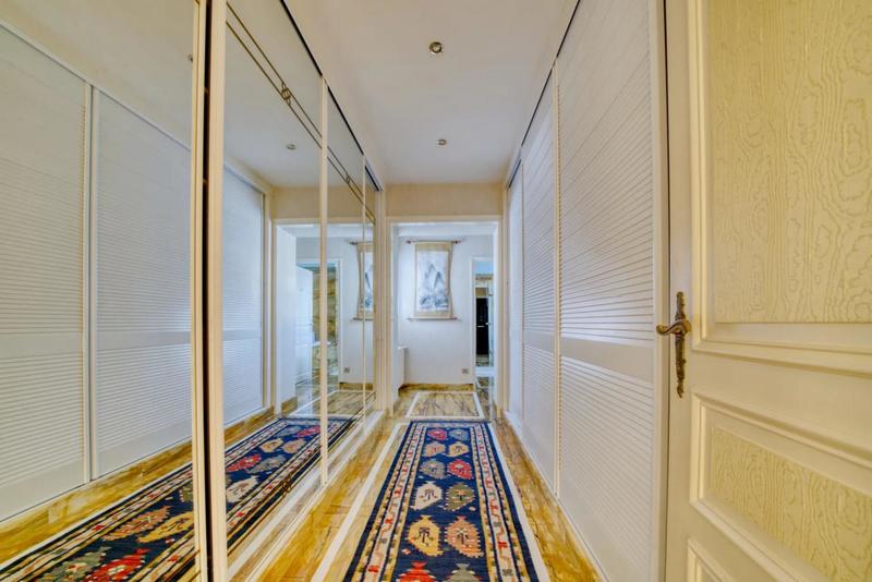 Propriété - 600 m² - 11 pièces