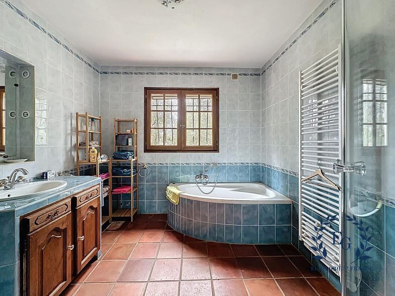 Bastide - 300 m² - 6 pièces