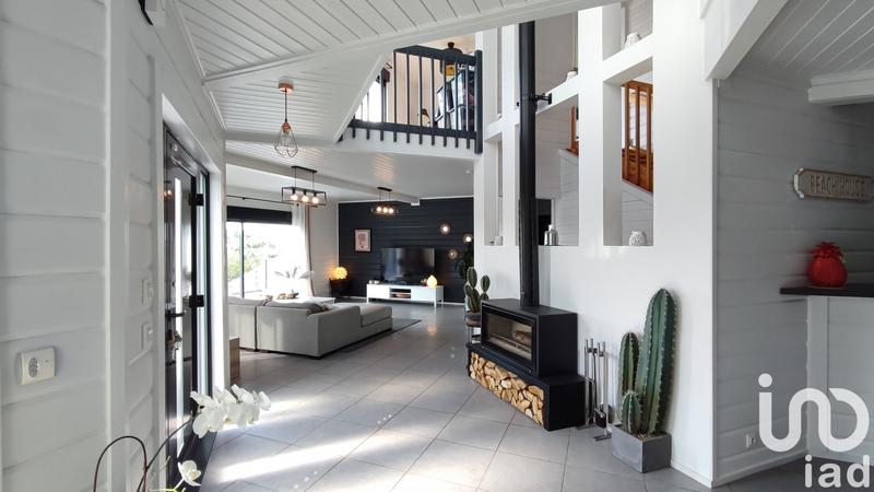 Maison - 230 m² - 6 pièces