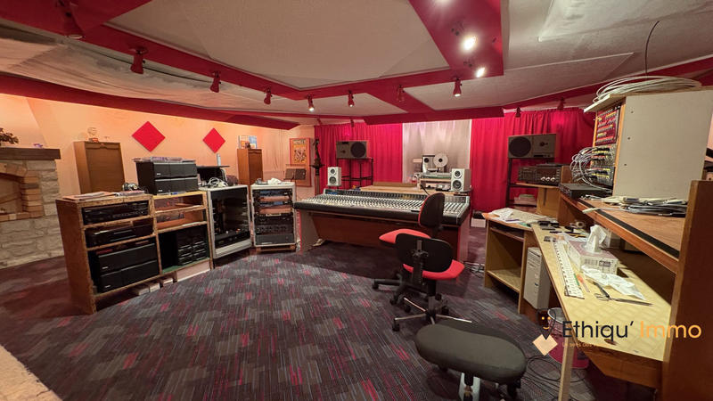 Maison - 385 m² - 9 pièces