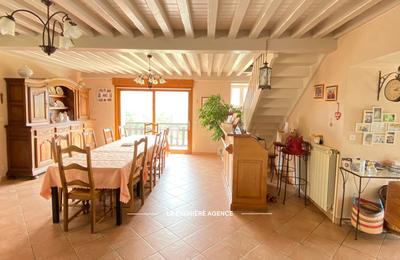 Maison traditionnelle - 271 m² - 10 pièces