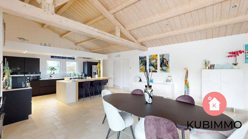 Maison - 214 m² - 8 pièces