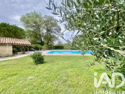 Maison - 230 m² - 8 pièces