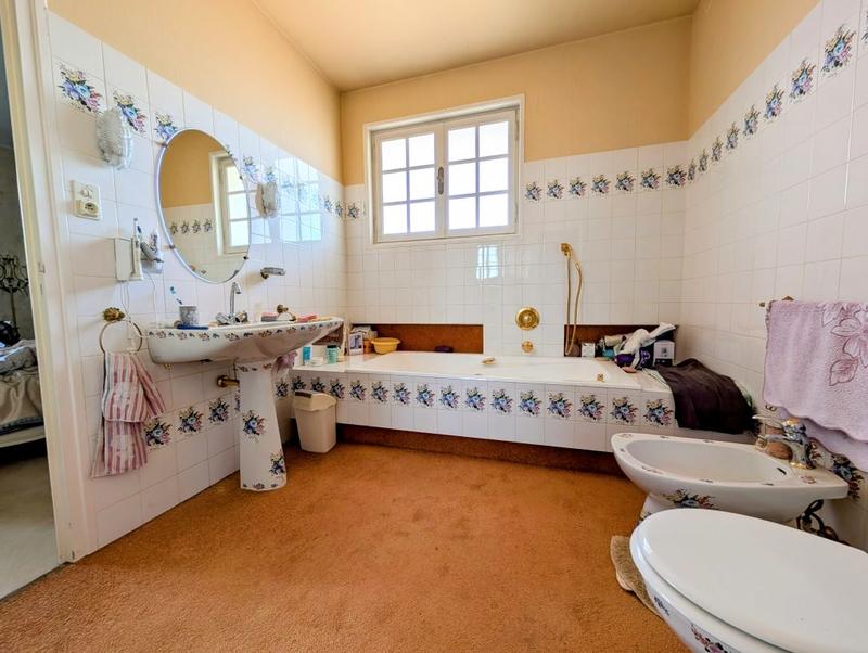 Maison - 232 m² - 8 pièces