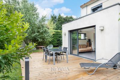 Maison - 198 m² - 6 pièces