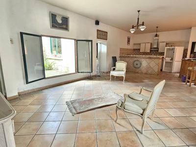 Maison - 203 m² - 6 pièces