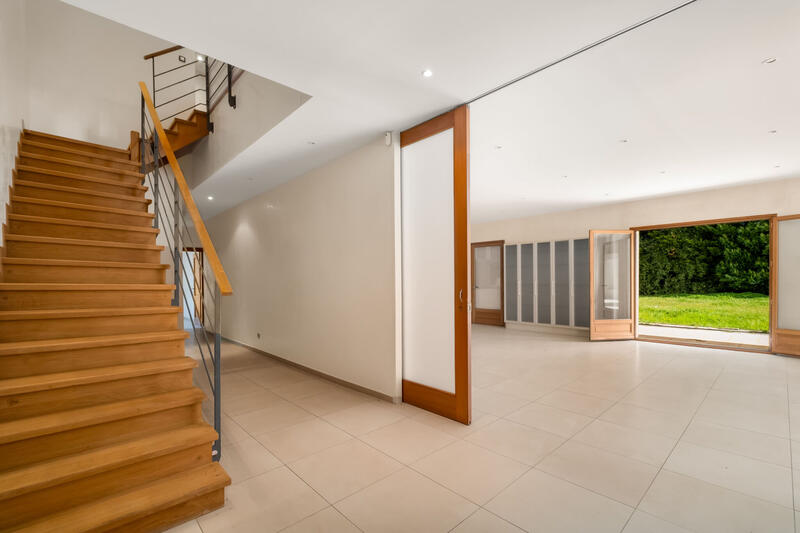 Maison - 337 m² - 5 pièces