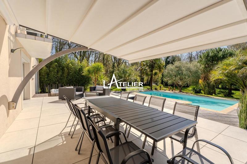 Villa - 283 m² - 9 pièces