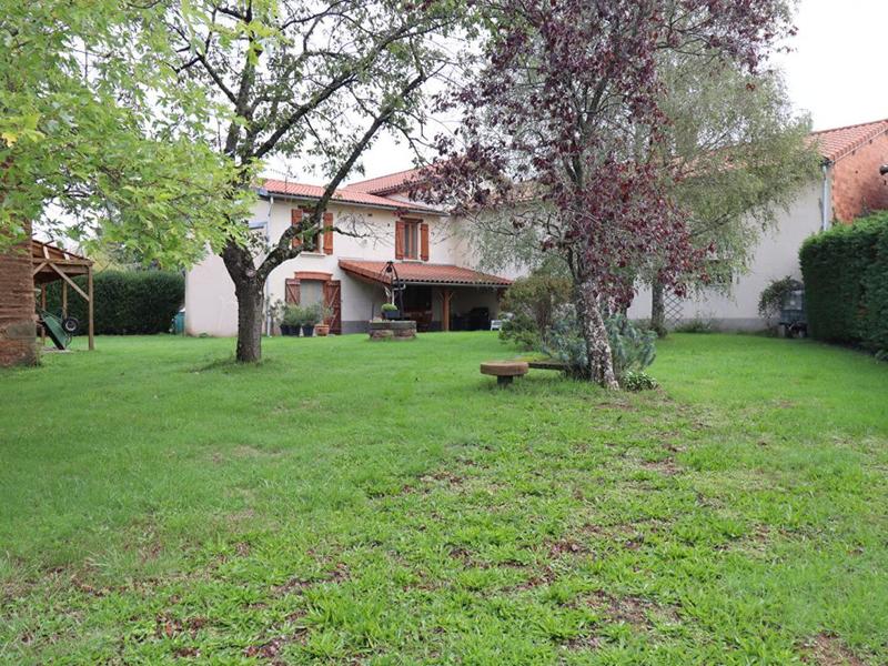 Maison - 220 m² - 6 pièces