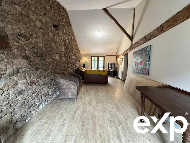 Maison - 239 m² - 8 pièces