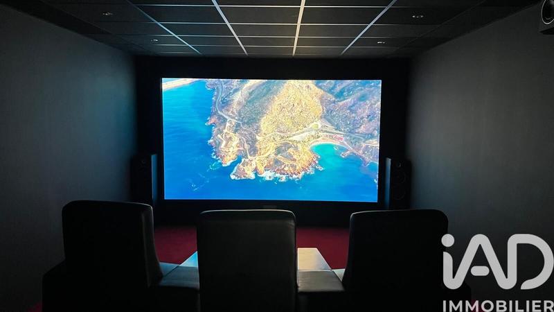 Maison - 275 m² - 11 pièces