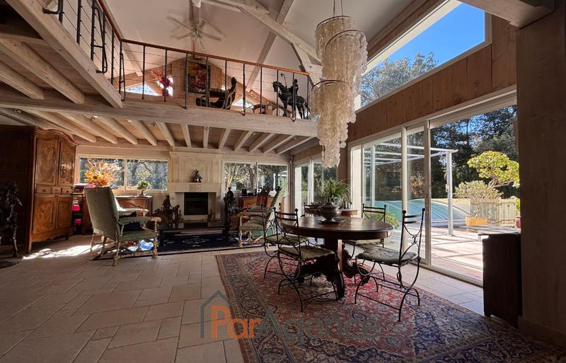 Maison - 235 m² - 6 pièces