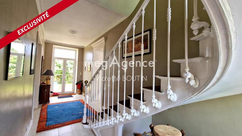 Maison - 350 m² - 12 pièces