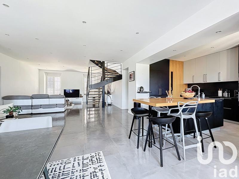 Appartement - 191 m² - 6 pièces